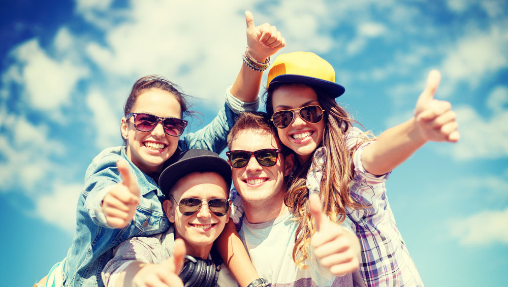 Teenies in der Pubertät - Daumen hoch
